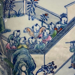 Un vase en porcelaine de Chine doucai à décor des '100 garçons', Yongzheng/Qianlong — photo 24