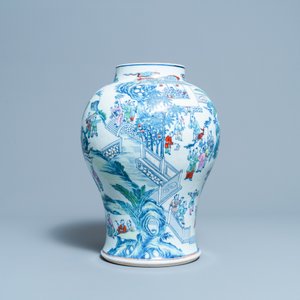 Un vase en porcelaine de Chine doucai à décor des '100 garçons', Yongzheng/Qianlong — photo 7