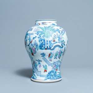 Un vase en porcelaine de Chine doucai à décor des '100 garçons', Yongzheng/Qianlong — photo 8