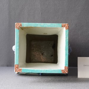 Un vase en porcelaine de Chine doucai à décor d'une scène du 'Xi Xiang Ji', Qianlong/Jiaqing — photo 13