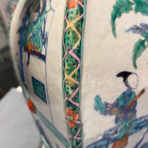 Un vase en porcelaine de Chine doucai à décor d'une scène du 'Xi Xiang Ji', Qianlong/Jiaqing — photo 18