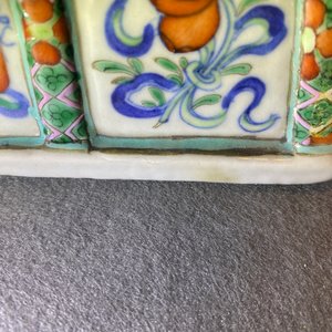 Un vase en porcelaine de Chine doucai à décor d'une scène du 'Xi Xiang Ji', Qianlong/Jiaqing — photo 24