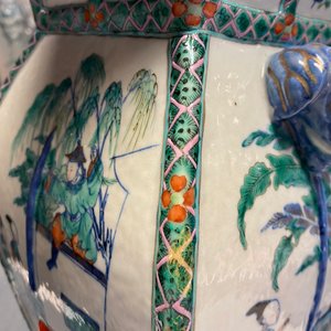 Un vase en porcelaine de Chine doucai aux anses en forme de têtes d'éléphants, Qianlong/Jiaqing — photo 32