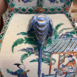 Un vase en porcelaine de Chine doucai aux anses en forme de têtes d'éléphants, Qianlong/Jiaqing — photo 36