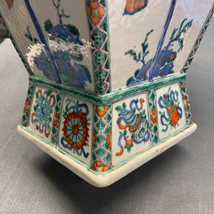 Un vase en porcelaine de Chine doucai aux anses en forme de têtes d'éléphants, Qianlong/Jiaqing — photo 43