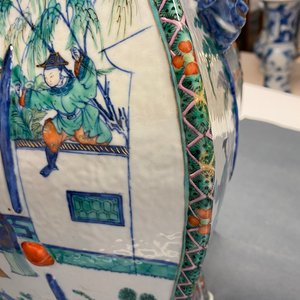 Un vase en porcelaine de Chine doucai aux anses en forme de têtes d'éléphants, Qianlong/Jiaqing — photo 60