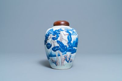Un vase en porcelaine de Chine en bleu, blanc, céladon et rouge de cuivre à décor d'un paysage, Kangxi