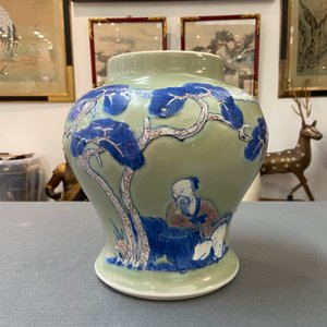 Un vase en porcelaine de Chine en bleu, blanc et rouge de cuivre à fond céladon, Kangxi — photo 9