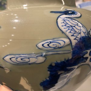 Un vase en porcelaine de Chine en bleu, blanc et rouge de cuivre à fond céladon, Kangxi — photo 16