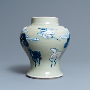 Un vase en porcelaine de Chine en bleu, blanc et rouge de cuivre à fond céladon, Kangxi — photo 2