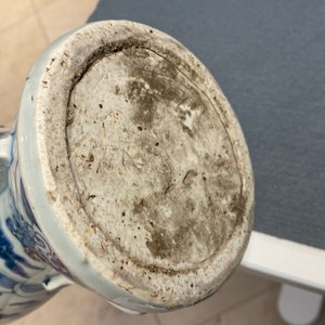 Un vase en porcelaine de Chine en bleu et blanc à décor de 'dragons de mer', Wanli — photo 26