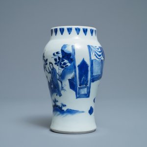 Un vase en porcelaine de Chine en bleu et blanc à décor de figures dans un paysage, époque Transition — photo 5