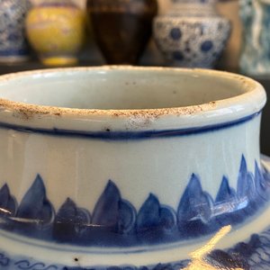Un vase en porcelaine de Chine en bleu et blanc à décor de figures, Kangxi — photo 11