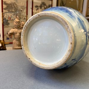 Un vase en porcelaine de Chine en bleu et blanc à décor de guerriers, 19ème — photo 13