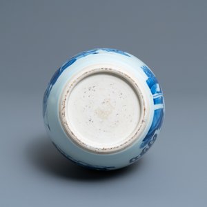 Un vase en porcelaine de Chine en bleu et blanc à décor de joueurs de go, 19/20ème — photo 6
