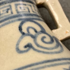 Un vase en porcelaine de Chine en bleu et blanc à décor de rinceaux de lotus, Yuan — photo 20