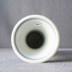 Un vase en porcelaine de Chine en bleu et blanc à décor d'oiseaux parmi fleurs, Kangxi — photo 11