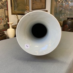 Un vase en porcelaine de Chine en bleu et blanc à décor d'un dragon, 19ème — photo 9
