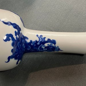 Un vase en porcelaine de Chine en bleu et blanc à décor d'un phénix, 19/20ème — photo 13