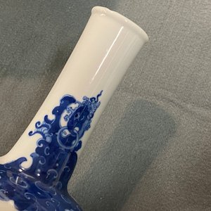 Un vase en porcelaine de Chine en bleu et blanc à décor d'un phénix, 19/20ème — photo 10
