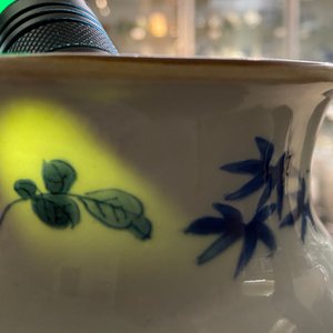 Un vase en porcelaine de Chine en bleu et blanc à décor d'un phénix et d'un qilin, époque Transition — photo 12