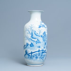 Un vase en porcelaine de Chine en bleu et blanc à décor d'une scène narrative, 19ème — photo 2