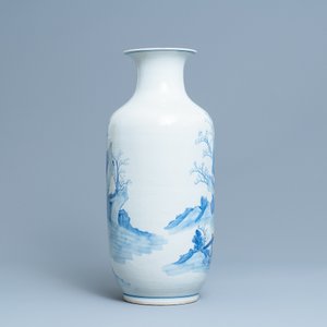 Un vase en porcelaine de Chine en bleu et blanc à décor d'une scène narrative, 19ème — photo 3
