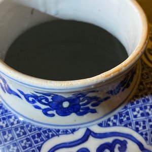 Un vase en porcelaine de Chine en bleu et blanc, daté 1587, marque et époque de Wanli — photo 13