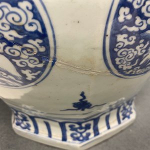 Un vase en porcelaine de Chine en bleu et blanc, Jiajing — photo 9