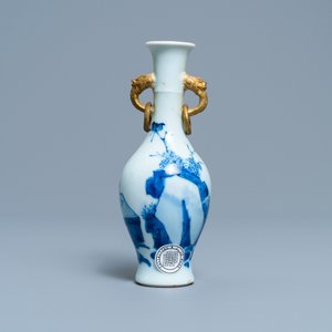 Un vase en porcelaine de Chine en bleu et blanc, Kangxi — photo 4