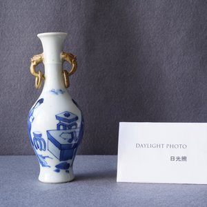 Un vase en porcelaine de Chine en bleu et blanc, Kangxi — photo 8