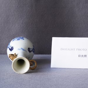 Un vase en porcelaine de Chine en bleu et blanc, Kangxi — photo 10