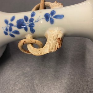 Un vase en porcelaine de Chine en bleu et blanc, Kangxi — photo 9
