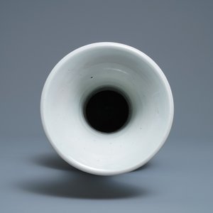 Un vase en porcelaine de Chine en bleu et blanc, Kangxi — photo 5