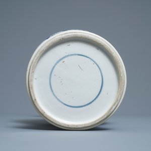 Un vase en porcelaine de Chine en bleu et blanc, Kangxi — photo 6