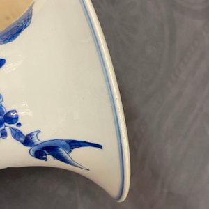 Un vase en porcelaine de Chine en bleu et blanc, Kangxi — photo 10