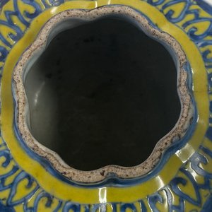Un vase en porcelaine de Chine en bleu et blanc sur fond jaune à décor d'écureuils, Wanli — photo 10