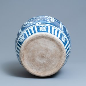 Un vase en porcelaine de Chine en bleu et blanc, Wanli — photo 5