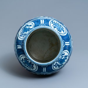 Un vase en porcelaine de Chine en bleu et blanc, Wanli — photo 6