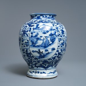 Un vase en porcelaine de Chine en bleu et blanc, Wanli — photo 4