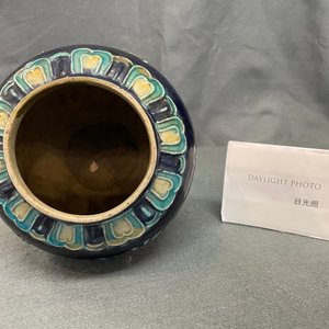 Un vase en porcelaine de Chine fahua à décor de canards mandarins, Ming — photo 11