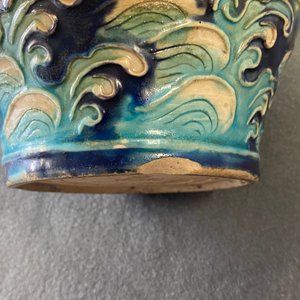 Un vase en porcelaine de Chine fahua à décor de canards mandarins, Ming — photo 23