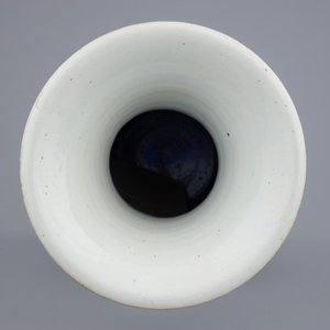 Un vase en porcelaine de Chine famille rose, 19/20ème — photo 5