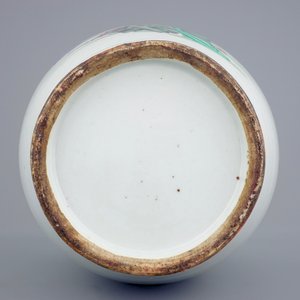 Un vase en porcelaine de Chine famille rose, 19/20ème — photo 6