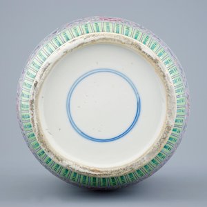 Un vase en porcelaine de Chine famille rose, 19ème — photo 6