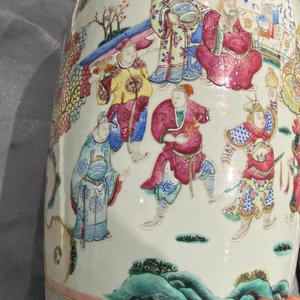 Un vase en porcelaine de Chine famille rose, 19ème — photo 12