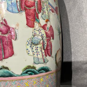 Un vase en porcelaine de Chine famille rose, 19ème — photo 21