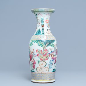 Un vase en porcelaine de Chine famille rose, 19ème — photo 4