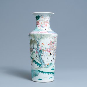 Un vase en porcelaine de Chine famille rose, 19ème — photo 1