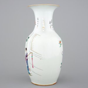 Un vase en porcelaine de Chine famille rose, 19ème — photo 2